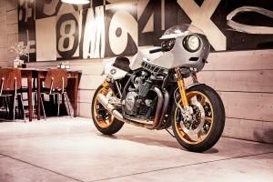 yamaha-xjr1300-eau-rouge-by-deus_sta-3