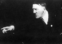 Hitler prova un discorso: 14 foto private