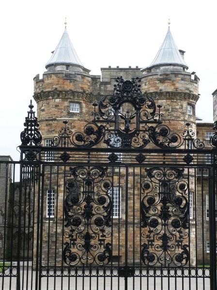 La Scozia di Lucia: a Edimburgo, tra Holyrood Palace e Parlamento