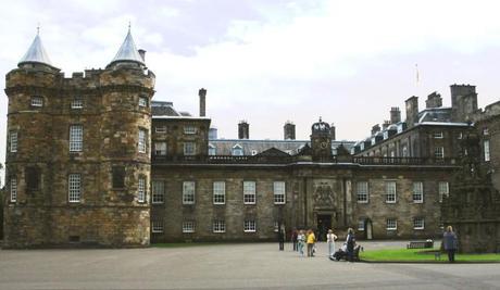 La Scozia di Lucia: a Edimburgo, tra Holyrood Palace e Parlamento