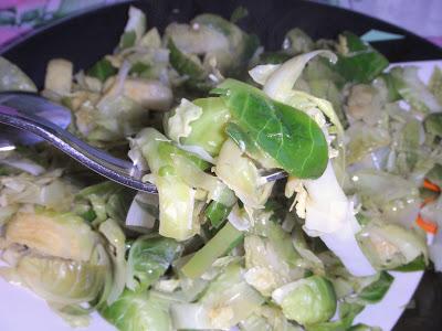 Insalata di cavoletti di bruxelles e porro