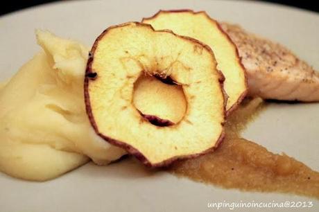 Filetto di salmone con purea di mele e zenzero