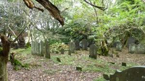 Secondo Repubblica, Erich Priebke sarebbe sepolto in Italia nel cimitero abbandonato di un camposanto, con il segreto di Stato a proteggerne la tomba. 