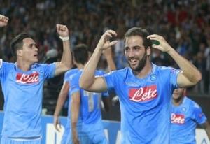 Il Napoli fatica ma vince, Milan ko