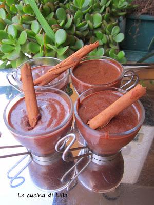 Dolci al cucchiaio: Mousse al cioccolato fondente e cannella