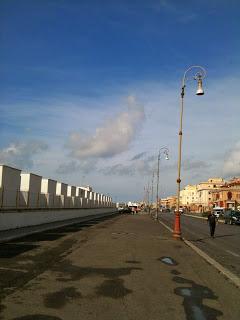 Pedonalizzazioni del Lungomare di Ostia? Bellissimo, però... Tante foto di degrado