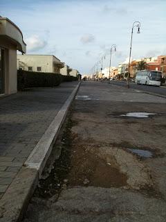 Pedonalizzazioni del Lungomare di Ostia? Bellissimo, però... Tante foto di degrado