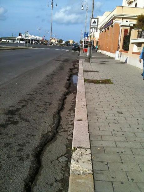 Pedonalizzazioni del Lungomare di Ostia? Bellissimo, però... Tante foto di degrado