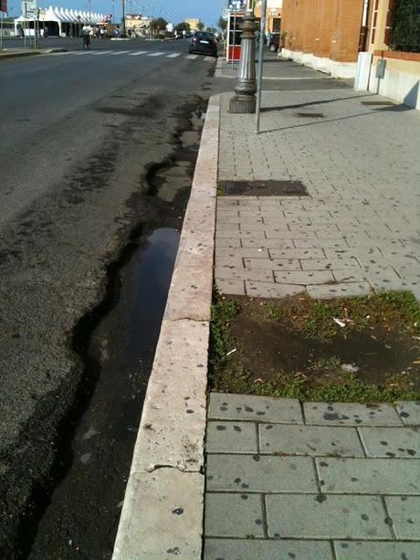 Pedonalizzazioni del Lungomare di Ostia? Bellissimo, però... Tante foto di degrado