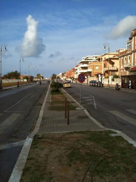 Pedonalizzazioni del Lungomare di Ostia? Bellissimo, però... Tante foto di degrado