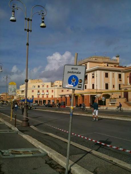 Pedonalizzazioni del Lungomare di Ostia? Bellissimo, però... Tante foto di degrado