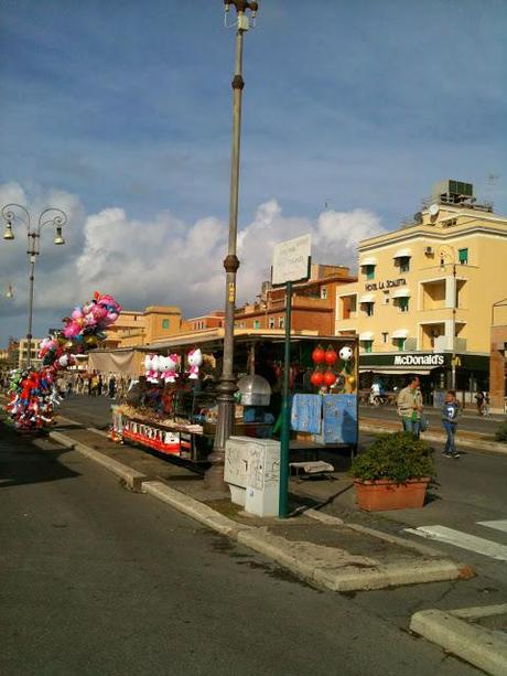 Pedonalizzazioni del Lungomare di Ostia? Bellissimo, però... Tante foto di degrado