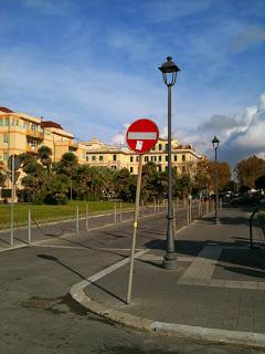 Pedonalizzazioni del Lungomare di Ostia? Bellissimo, però... Tante foto di degrado