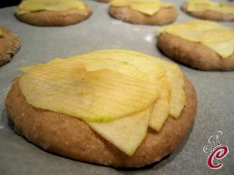 Focaccine dolci alle castagne con mele e semi di girasole: l'attesa che diventa trionfo