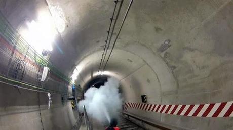 COIS. Un altro writer-vandalo malvagio che se avessimo degli inquirenti degni di questo nome sarebbe acciuffato e sbattuto a farsi un anno e mezzo di galera in meno di mezz'ora. E invece...