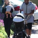 Kim Kardashian bacia sulle guance la figlia North West05