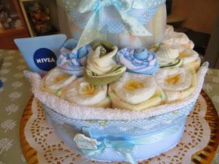 torte di asciugamani con prodotti yves rocher e torte di pannolini anche bicolor....