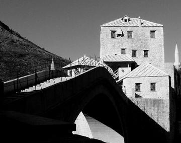 La distruzione di “Stari Mostar” : cannonate sulla storia