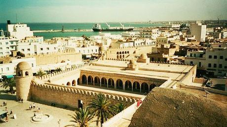 Vista della moschea dal Ribat di Sousse (foto di Stephen Thomas) Vista della moschea dal Ribat di Sousse - Tunisia