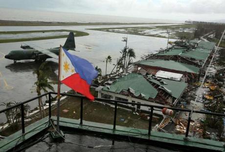 C 4 articolo 2008553  ImageGallery  imageGalleryItem 0 image Filippine in ginocchio per il super tifone: si contano già 1200 morti