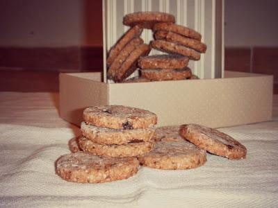 Biscotti light alla farina integrale e prugne secche