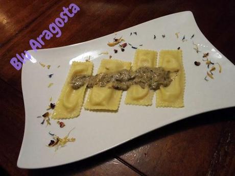 Nastrine ripiene di fonduta al castelmagno con salsa di funghi e tartufi