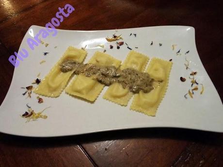 Nastrine ripiene di fonduta al castelmagno con salsa di funghi e tartufi