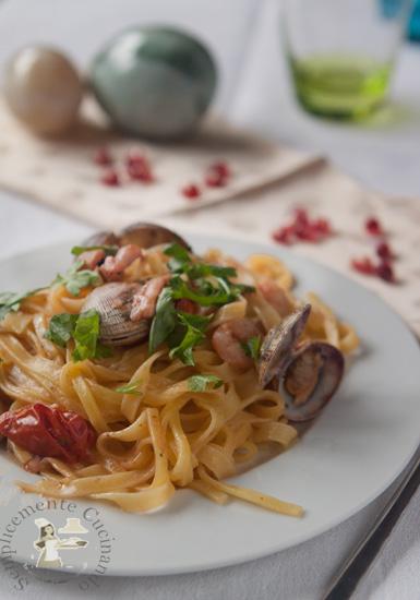 Spaghetti alla chitarra allo scoglio - La ricetta su Semplicemente Cucinando 