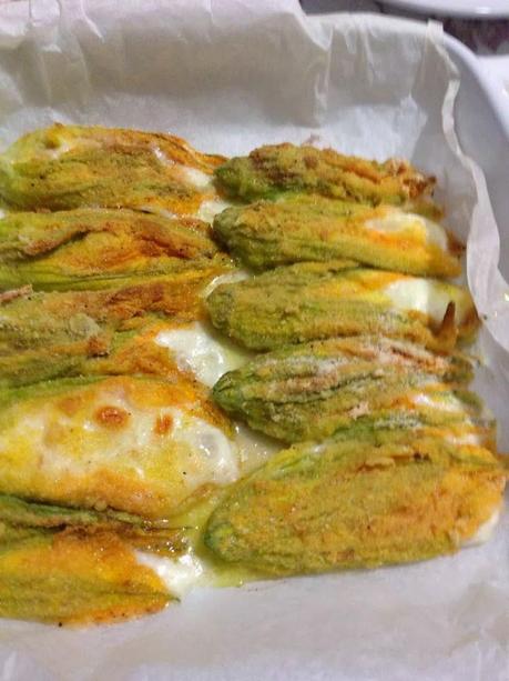 Fiori di zucca ripieni di burrata ed alici gratinati in  forno