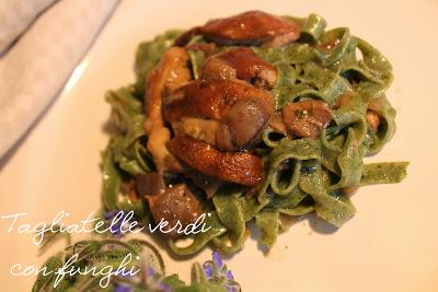 Tagliatelle verdi con funghi