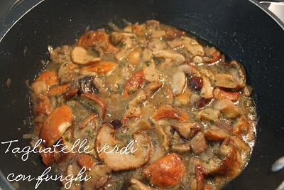 Tagliatelle verdi con funghi