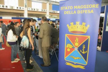 Bari/ Stand della Difesa al Salone dello Studente. Breve interviste con i referenti dei corner della Difesa e Reportage Fotografico