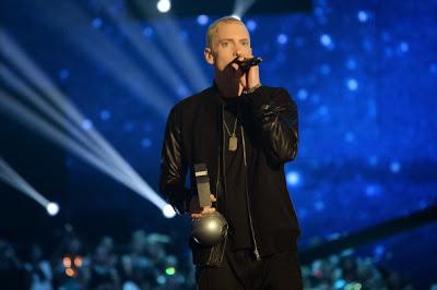 Eminem entra nella storia con 14 EMA di MTV