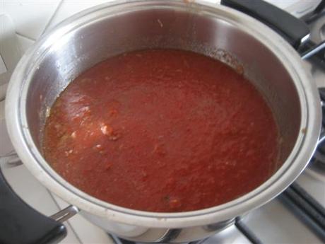 Aggiungere la passata di pomodoro