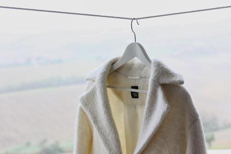 new in / white oversided coat