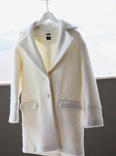 new in / white oversided coat