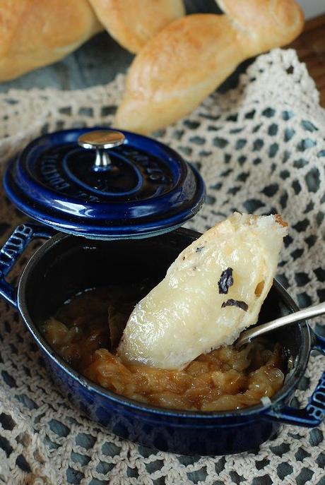 Zuppa di cipolle e crostini con Occelli al Barolo