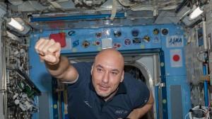 Luca Parmitano è tornato sulla Terra. La navetta Soyuz è atterrata in orario in Kazakistan con a bordo l'astronauta italiano, di ritorno dalla missione.