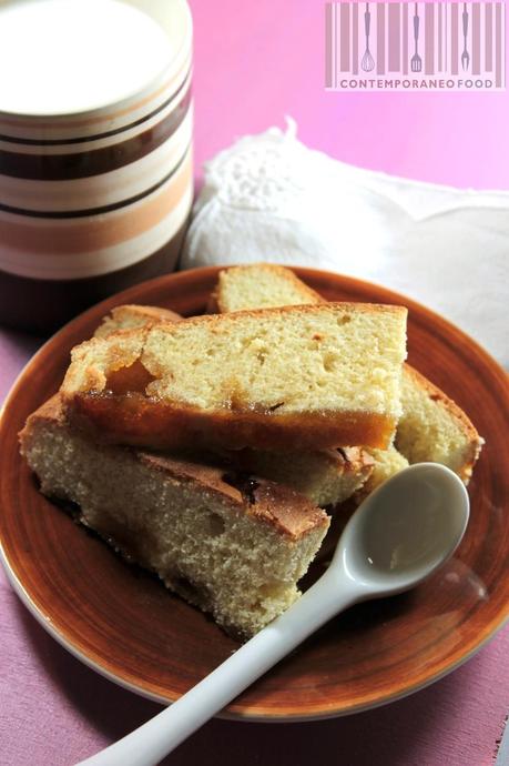 torta semplice colazione farina farro marmellata contemporaneo food Torta al farro e marmellata di albicocche...la colazione è servita!
