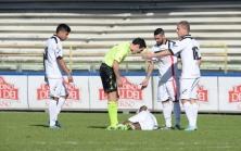 [VIDEO] Salernitana - Nocerina, che farsa! Gli ospiti fingono di infortunarsi, match sospeso al 22'!