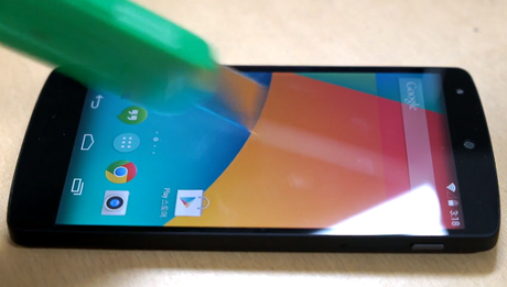 Nexus 5 Scratch Test Come reagisce il Nexus 5 ad uno scratch test? Eccovi le risposte