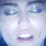 Miley Cyrus senza veli nel video del nuovo singolo ‘Real and True’