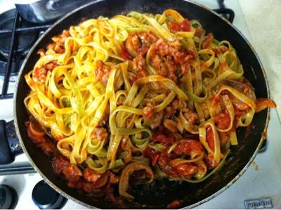 Tagliatelle salsiccia e funghi