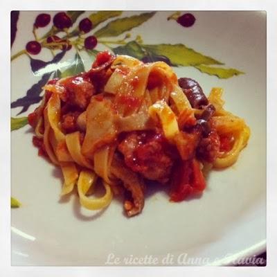 Tagliatelle salsiccia e funghi