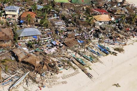 Una delle spiagge colpite dal tifone (foto di Mans Unides) Tifone Haiyan - Filippine
