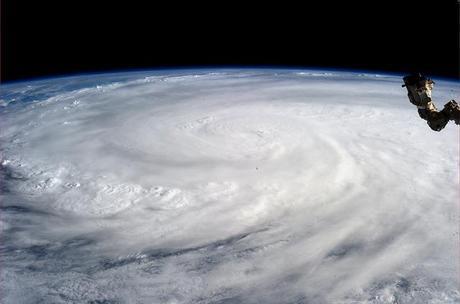 Il tifone Haiyan visto dallo spazio (photo credit: NASA) Tifone Haiyan visto dallo spazio