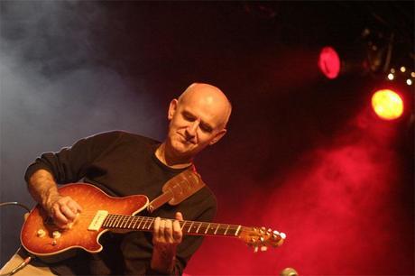 Guitars Speak terzo anno: le chitarre bretoni di Dan Ar Braz Guitars Speak terzo anno: le chitarre bretoni di Dan Ar Braz