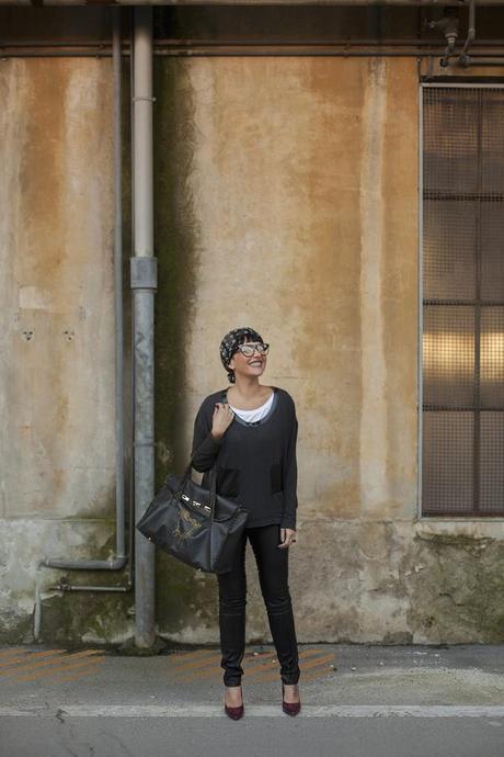 smilingischic, fashionblog, outfit, outfit total black, a comfortable look in total black , mia wish maglieria, le borse di Adb, 