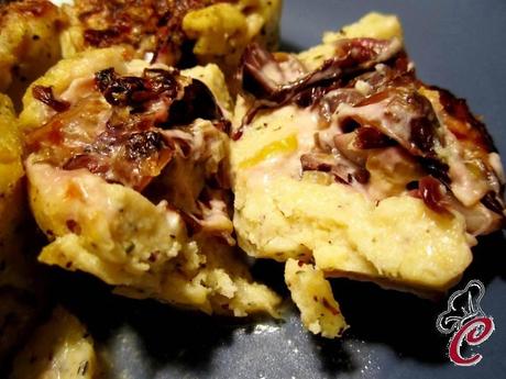 Bicchierini di polenta aromatizzata ripieni di fondente al radicchio: il piatto che dà forza e scalda il cuore