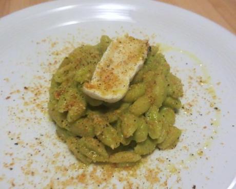 Gnocchetti_sardi_nocciole_crema_di_asparagi_e_Tuma_del_trifolau